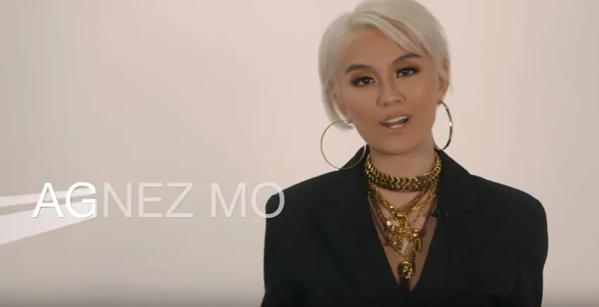 Agnez Mo tampak nyaman menjawab pertanyaan dalam bahasa Inggris. ©Hollywood Life
