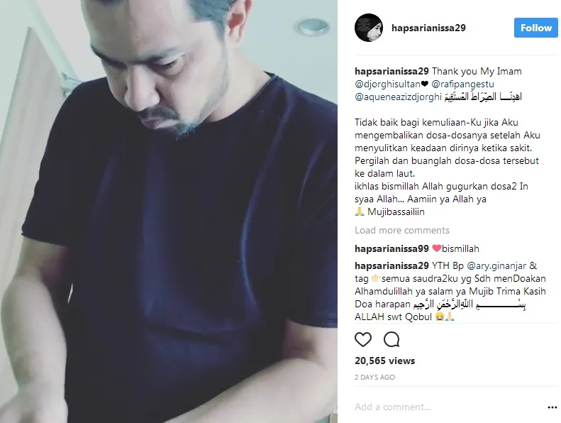 Sultan membantu Annisa menghapus cat kuku ©instagram/hapsarianissa29