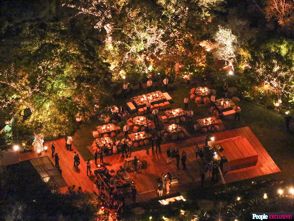 Acara pernikahan Jennifer Aniston dan Justin Theroux berlangsung meriah © People