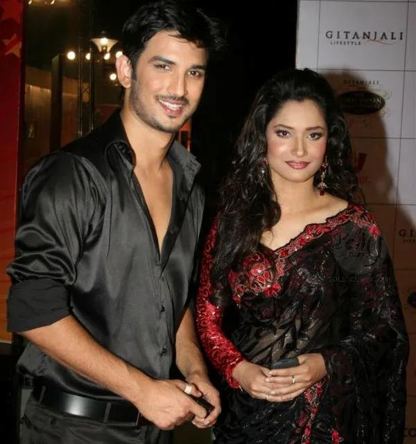 Sushant akhirnya melamar Ankita. @bollywoodgaram.com