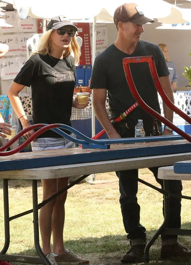 Anna move on ke pelukan pacar barunya © dailymail.co.uk