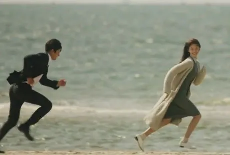 Anna dan Je Ha menghabiskan waktu bersama di Pantai. ©tvN