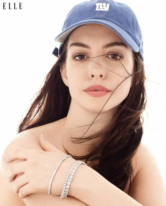 Anne Hathaway bicara soal kehidupanya bersama suami dan anaknya © Elle