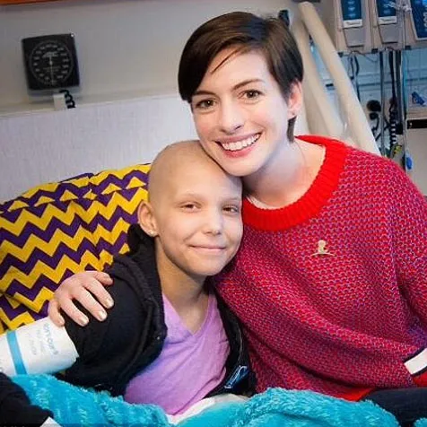 Anne Hathaway dan Breanna, Pasien Penderita Kanker @ dailymail.co.uk