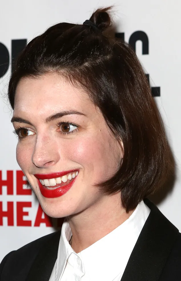 Make-up Anne yang tak rata @ eonline.com