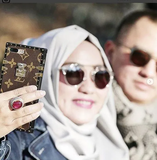 Casing handphone Anniesa Hasibuan keluaran Louis Vuitton © instagram.com/anniesahasibuan