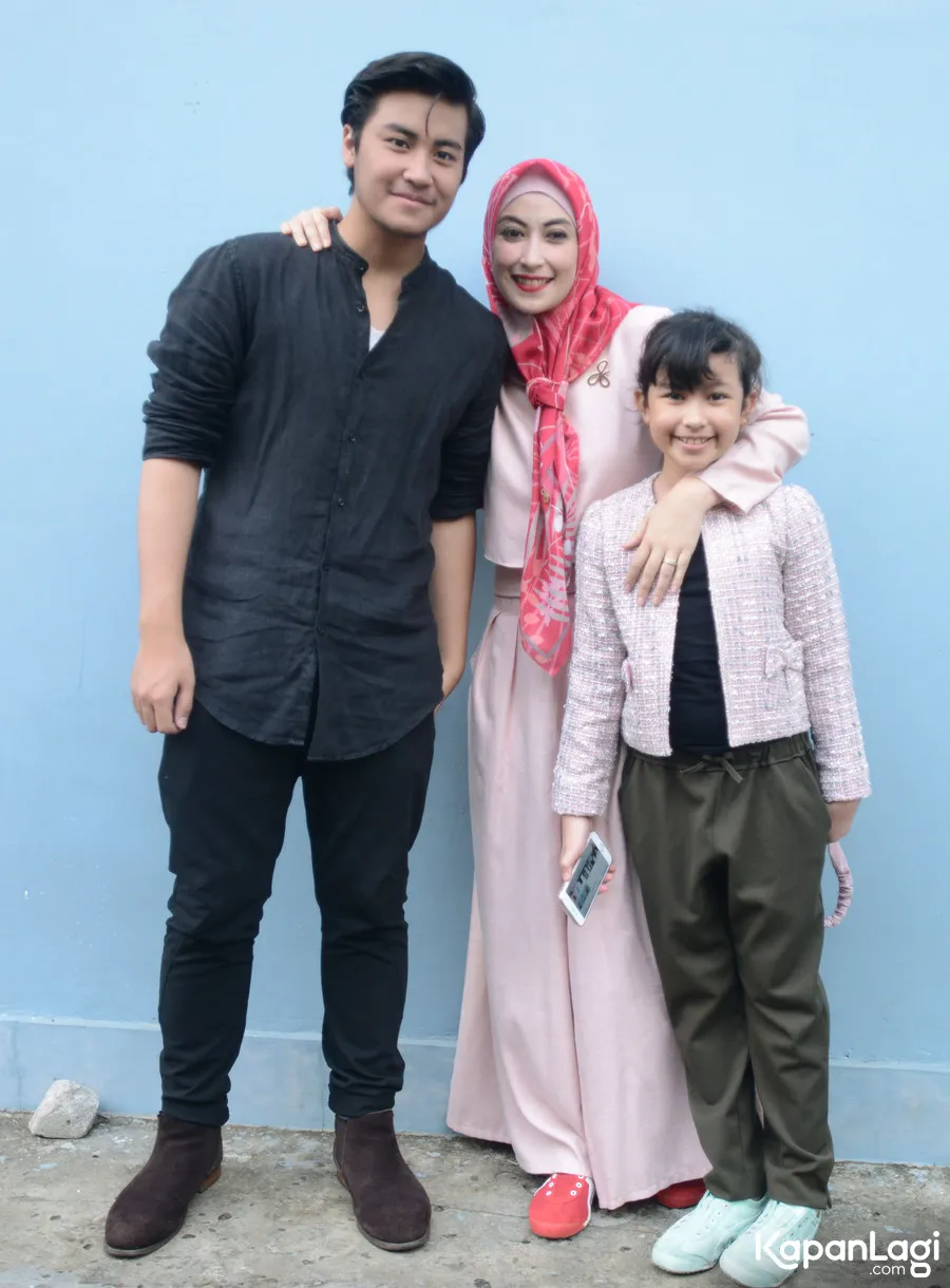 Pendidikan agama dinilai Annisa Trihapsari sangat penting bagi anak © KapanLagi.com®/Bayu Herdianto