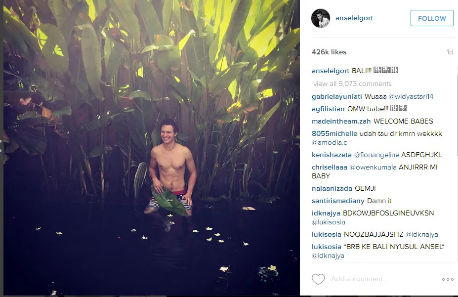 Ansel Elgort pamer chocolate abs di Bali. ©instagram.com/anselelgort