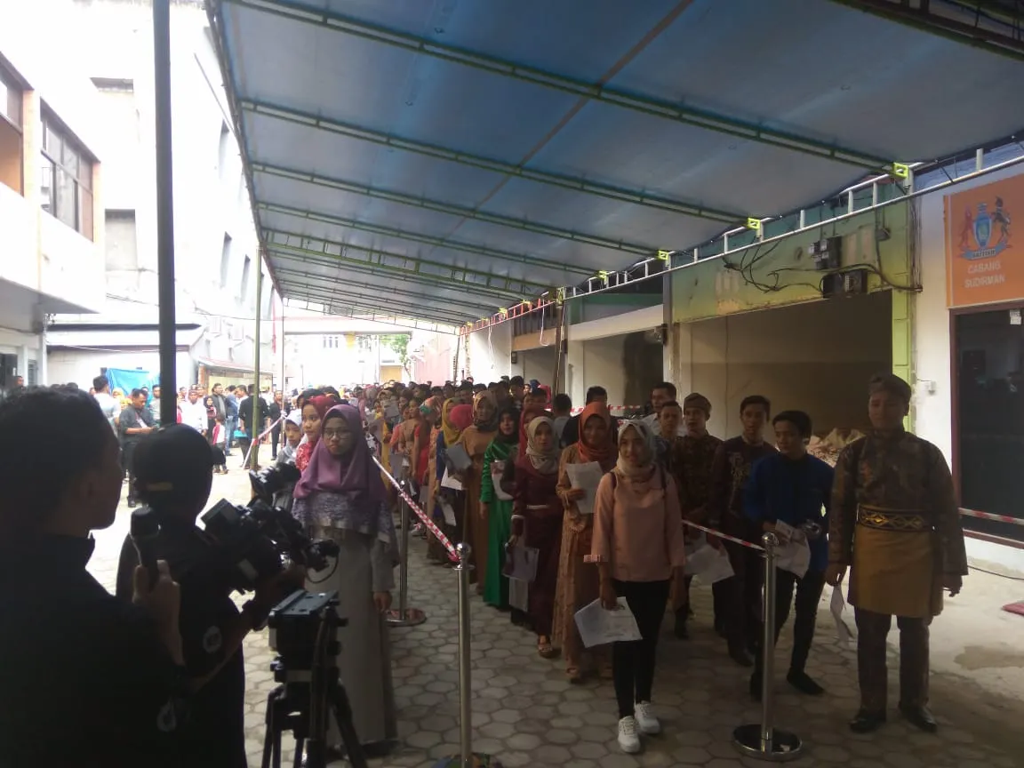 Antrian peserta audisi LIDA di Riau sampai mengular.