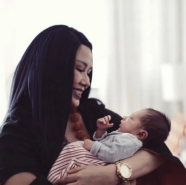 Sang Diva Indonesia yakni Titi DJ juga merupakan salah satu penggemar baby Kawa, lho! /©instagram.com/andienippekawa