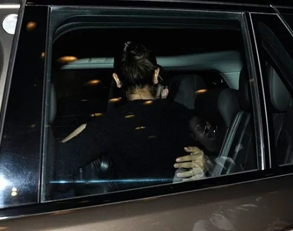 Anushka peluk Virat sebelum berangkat ke Budapest ©missmalini