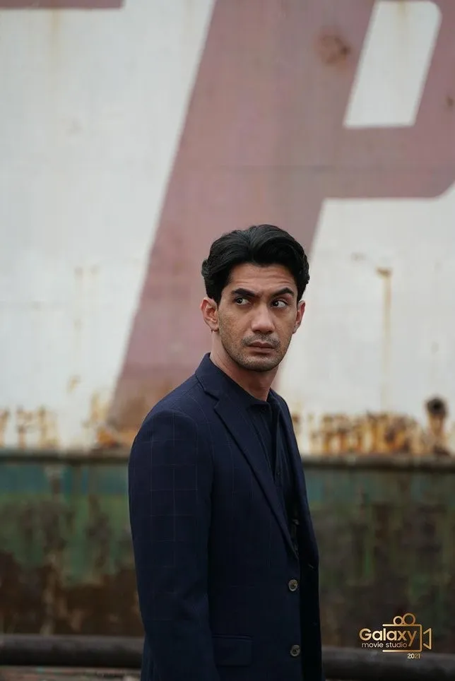 (c) Galaxy Movie Studio