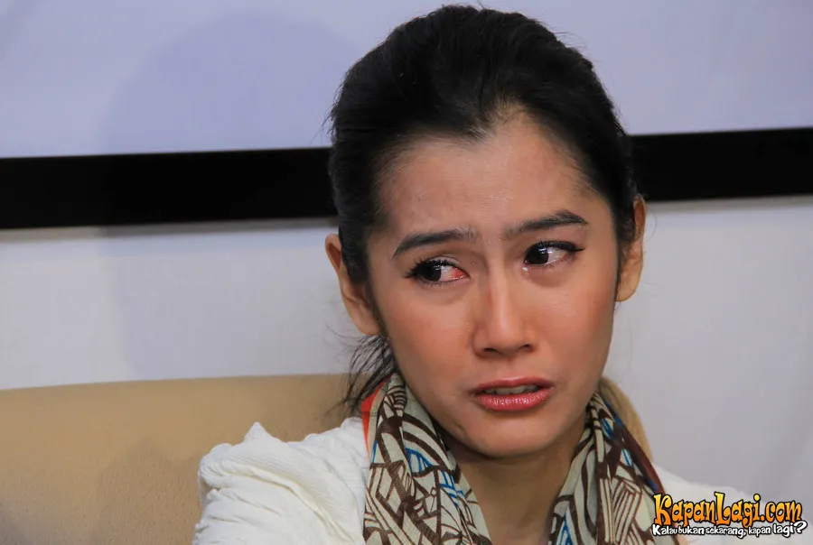 Pernah dianiaya sebelumnya, Ardina Rasti sengaja merekam tindakan Eza Gionino pada dirinya.