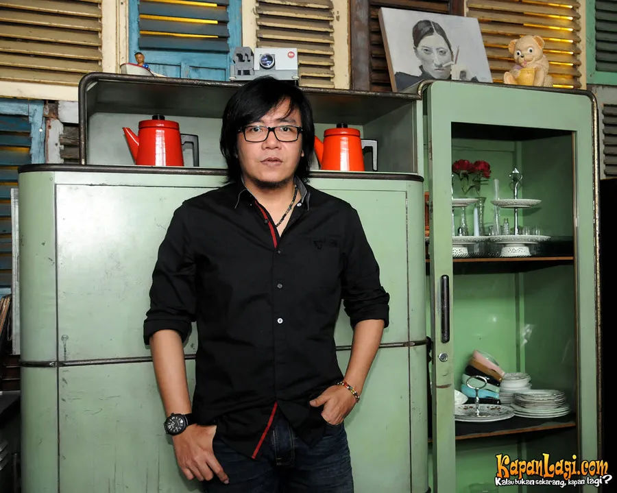 Ari Lasso sempat mengajak penonton menyanyikan lagu Tanah Airku secara khidmat.