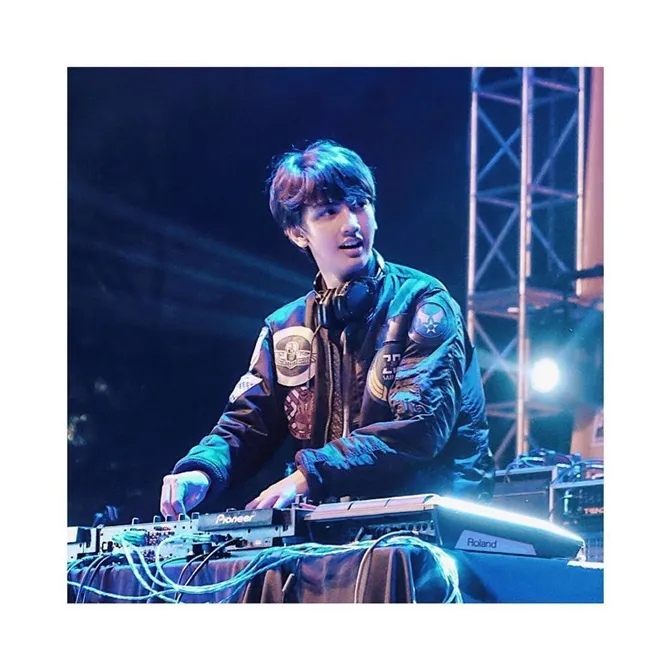 Penampilan Ari Irham kala nge DJ (credit: instagram.com/ariirhamm)