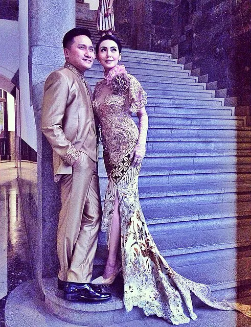 'Penampakan' di foto Arie dan Fenita / © Instagram
