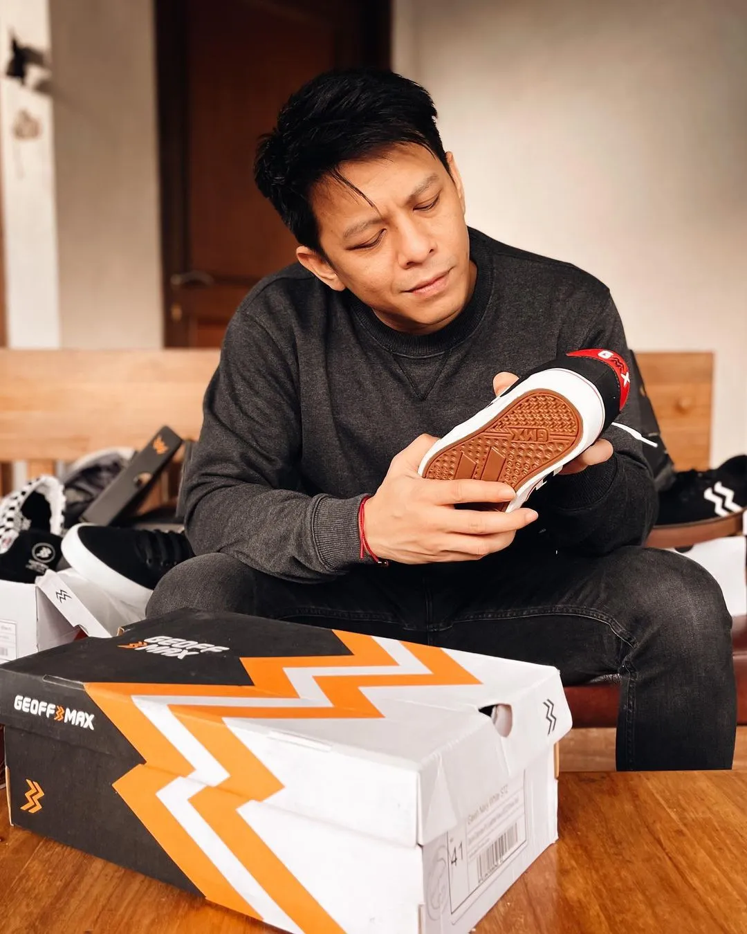Ariel Noah brand ambassador apparel sepatu Geoff Max.