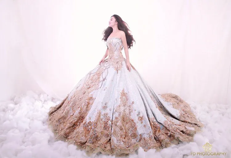 Berpose dalam balutan gaun indah ini, Ariel tampil bak Cinderella. /©instagram.com/fdphotography90