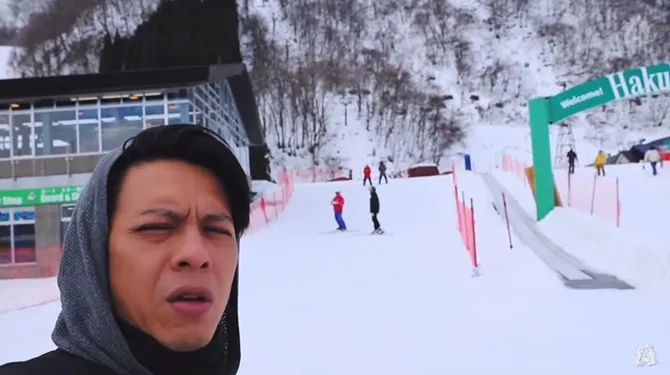 Ariel dan Allea bermain ski (credit: Ariel Noah YouTube channel)