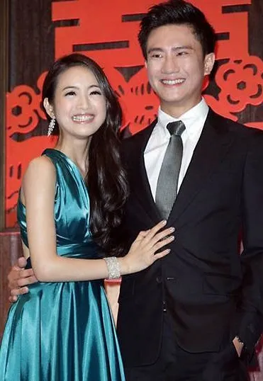 Ariel Lin dan sang suami, Charles Lin. © toggle.sg