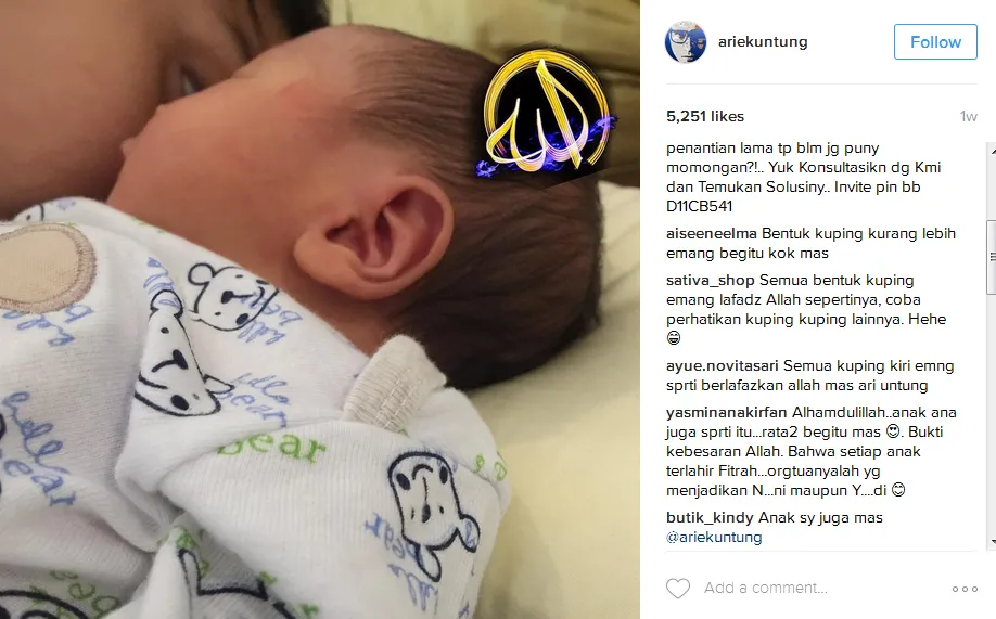 Ada lafaz Allah di telinga anak Arie Untung © Instagram/ariekuntung
