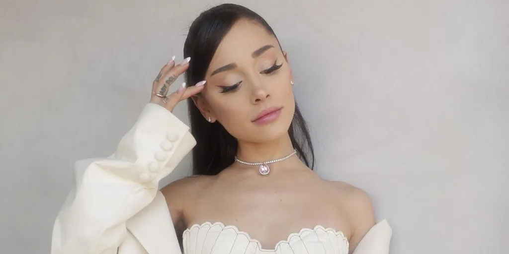 Ariana Grande - Leave Me Lonely (Terjemahan)