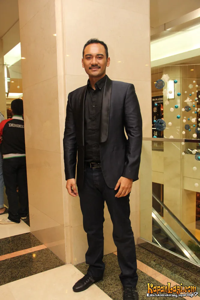 Ario Bayu tak mau mengungkap soal pacar ke media.