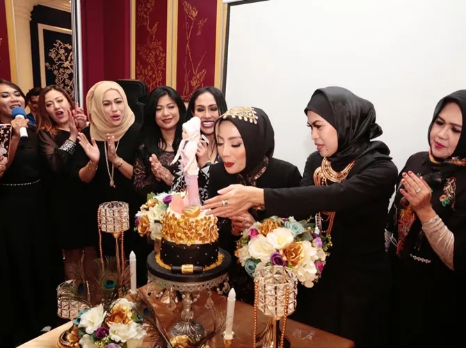 Arisan tersebut diadakan bertepatan dengan ulang tahun dr. Rara. © KapanLagi.com/Muhammad Akrom Sukarya