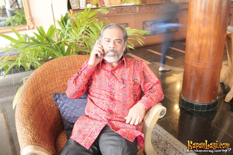 Arist menilai pertanyaan yang diberikan untuk Al dan El tidak bijaksana.
