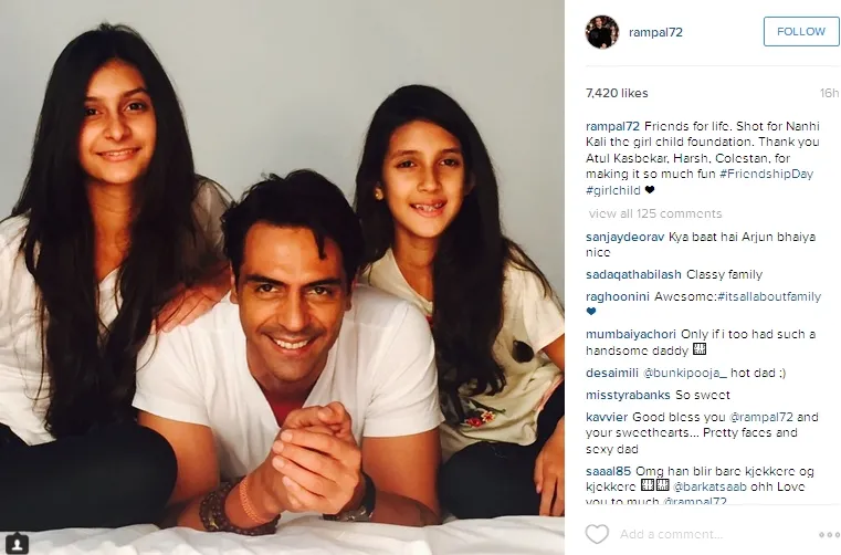 Arjun Rampal ajak anaknya peduli kepada sesama. @instagram/rampal72