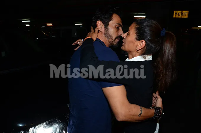 Arjun cium Mehr di bandara Mumbai ©Missmalini