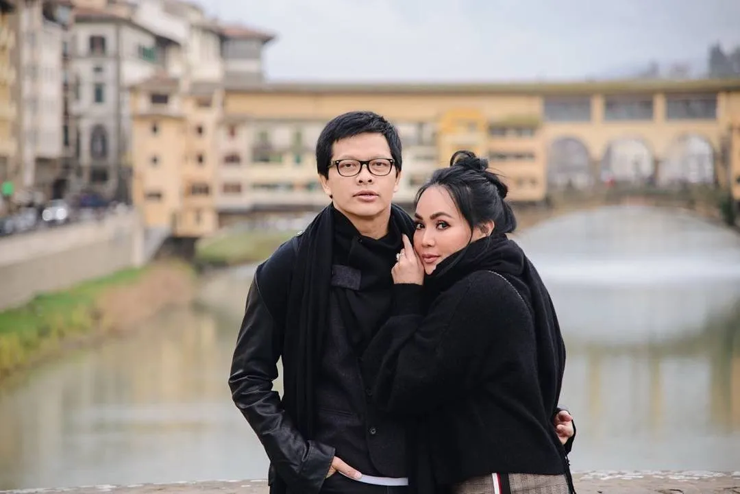 Puluhan tahun menikah, Armand Maulana dan Dewi Gita makin mesra! Credit: via instagram.com/dewigita01