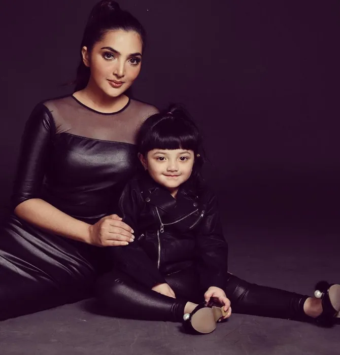 Ibu dan anak yang sama-sama cantik! © Instagram/ashanty_ash