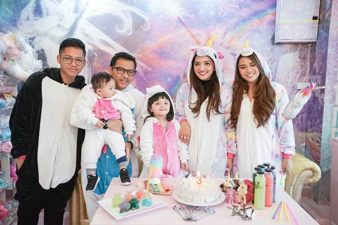 Momen kebersamaan keluarga rayakan ulang tahun Baby Arsy. Credit: via instagram.com/queenarsy