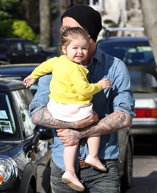 Apa yang lucu sih Harper? @dailymail