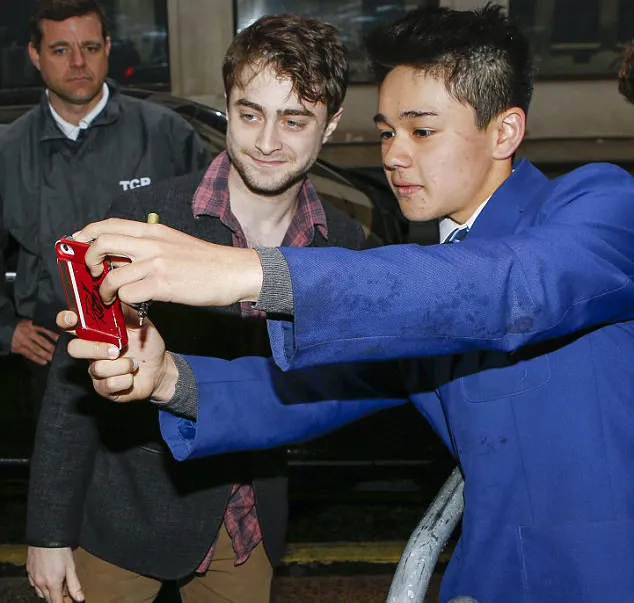 Tetap ladeni foto bersama. @dailymail