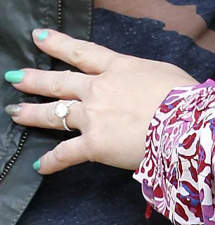Inilah cincin pertunangan Jennifer dan Brian. @dailymail.co.uk