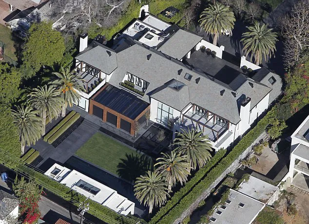 Inilah rumah yang akan diberikan Simon kepada Lauren.