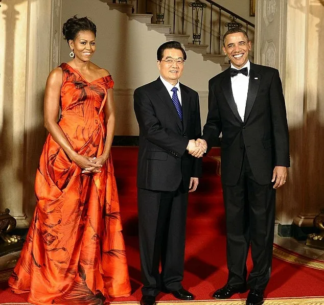 Penampilan Barack Obama saat menyambut mantan presiden Tiongkok tahun 2011 © AFP