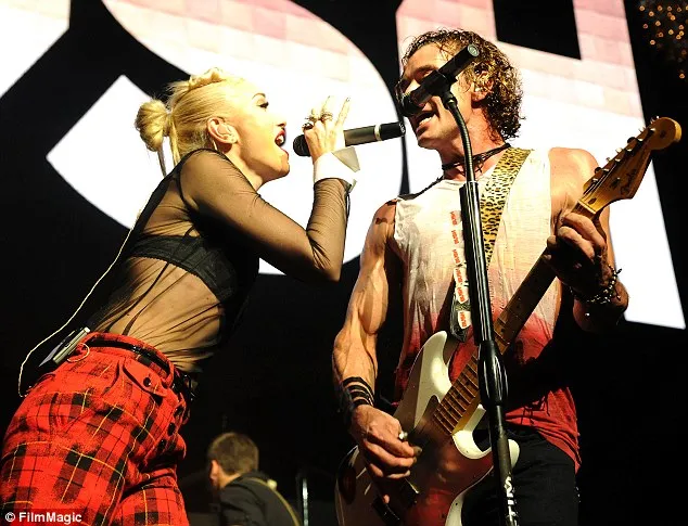 Kolaborasi pertama Gavin - Gwen, setelah 17 tahun berlalu. Yang pertama adalah saat No Doubt jadi band pembuka Bush @dailymail.com