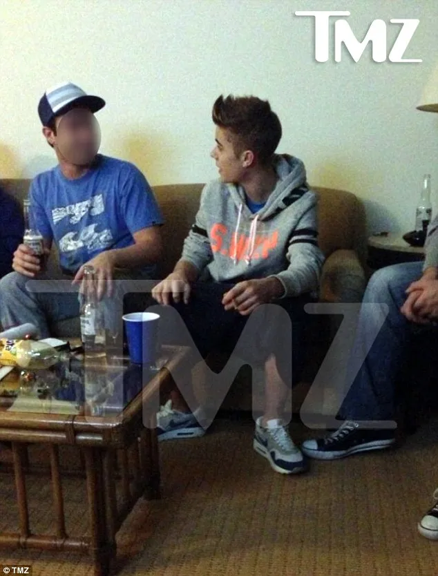 Justin Bieber diduga menghisap ganja ©TMZ