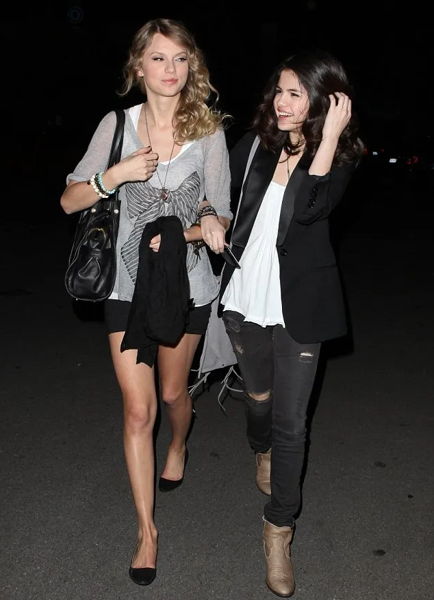 Selena bersyukur berteman dengan Taylor © dailymail.co.uk