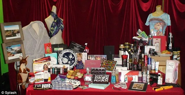 Contoh isi goodie bag Oscar/©Splashnews bia Daily Mail