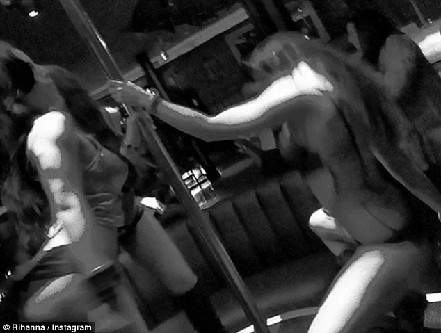 Foto Rihanna sebelum dihapus. foto: Dailymail.