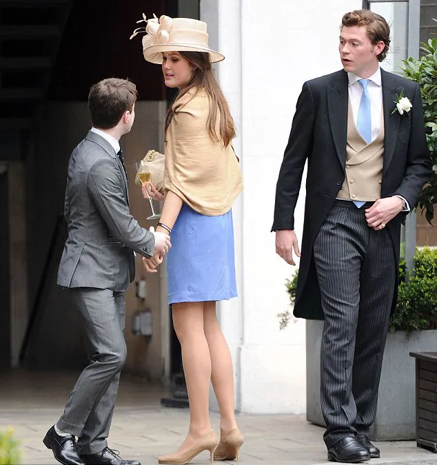 Daniel terlihat 'mini'. @dailymail