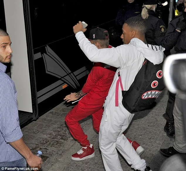 Tarian Kegembiraan Justin Bieber/@Fameflynel.co.uk