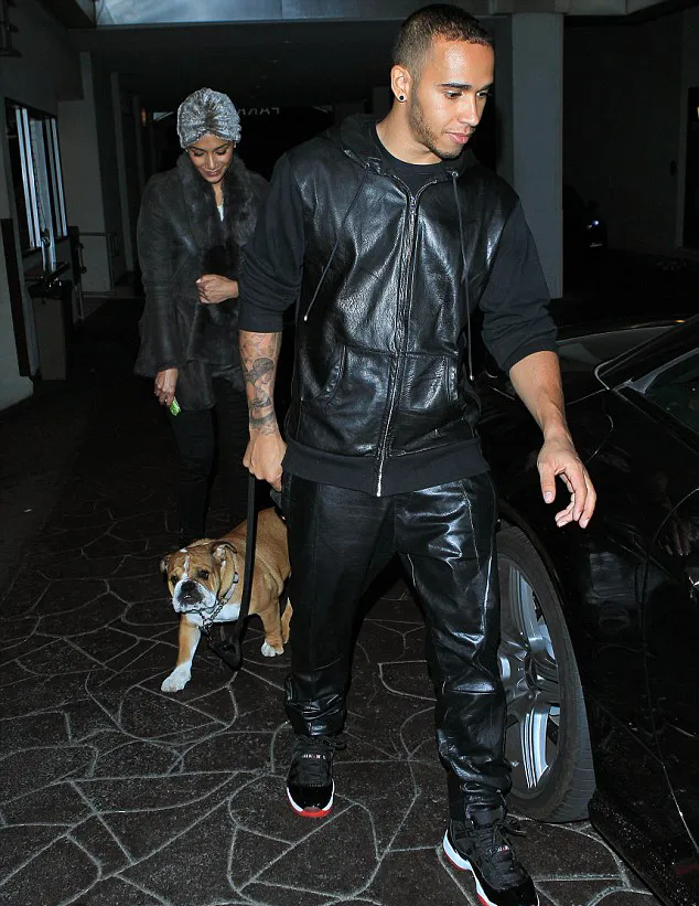 Kencan bertiga. @dailymail