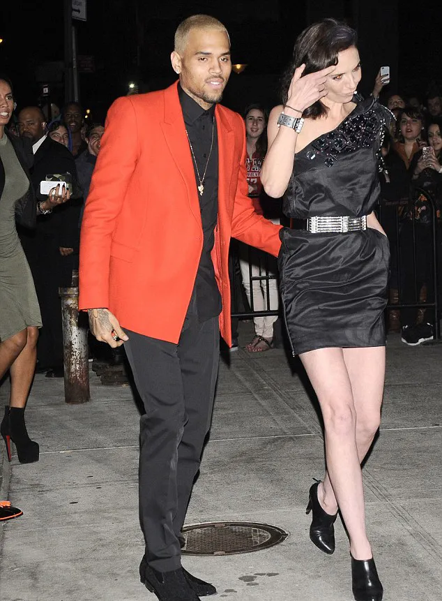 Inikah pacar baru Chris Brown? @dailymail.co.uk