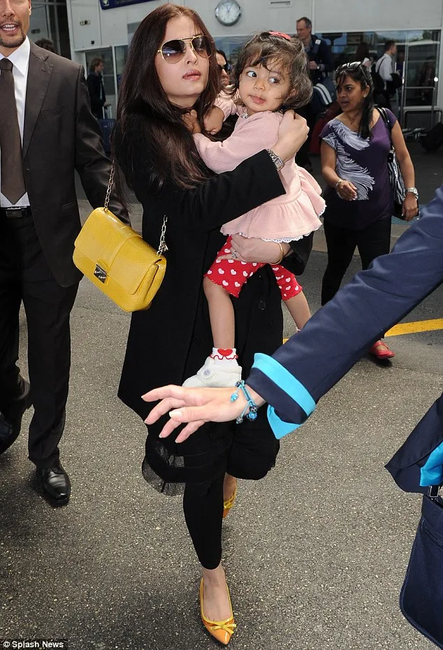 Aishwarya Rai - Aaradhya Bachchan @ dailymail.co.uk