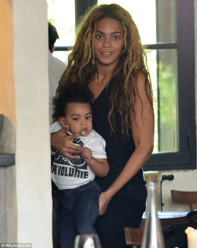 Beyonce dan Blue Ivy Carter @ dailymail.co.uk